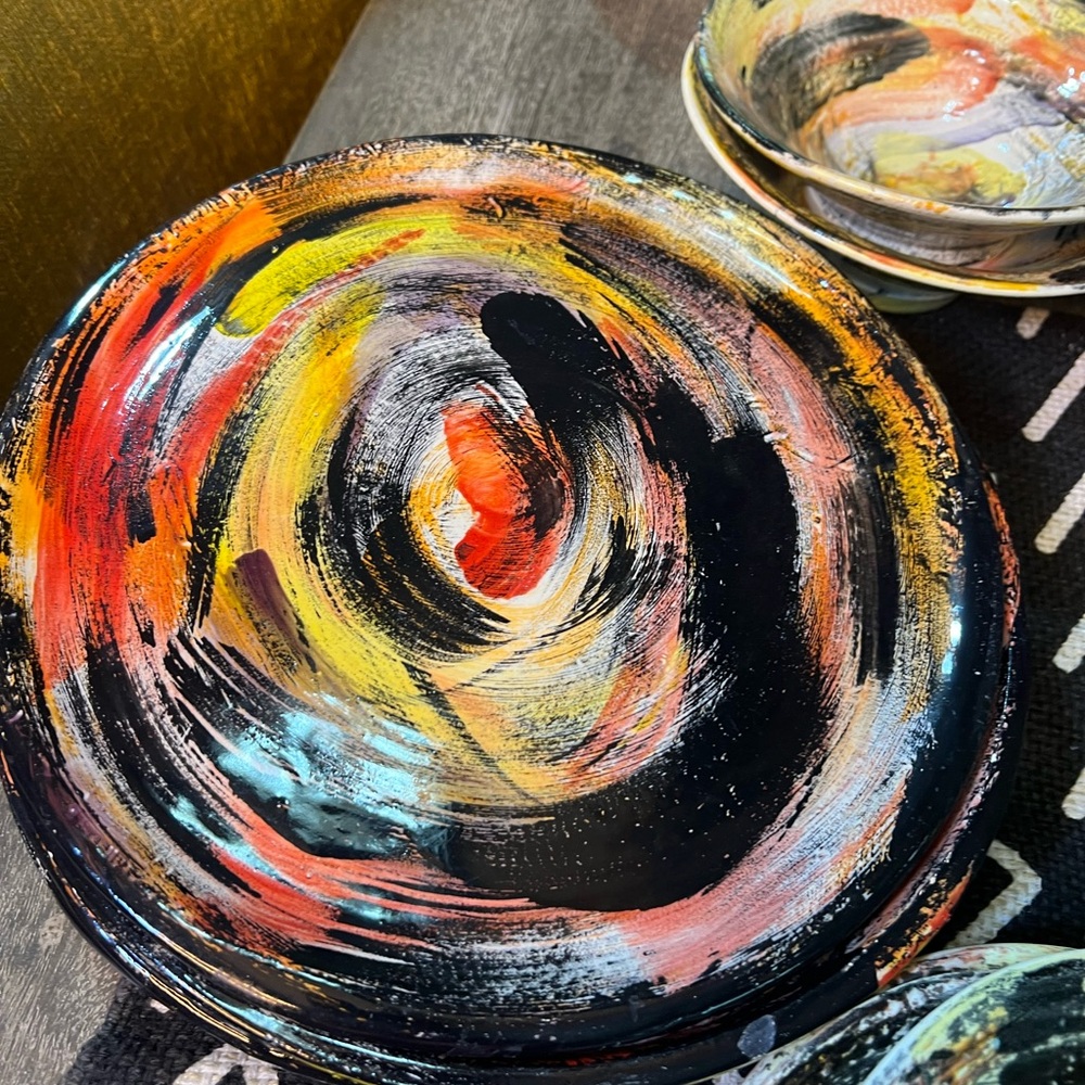 Abstract Multicolor Dinnerware Set - Picture 5 of 6